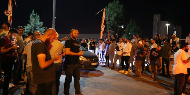 عمال المترو والترام في إزمير يضربون عن العمل