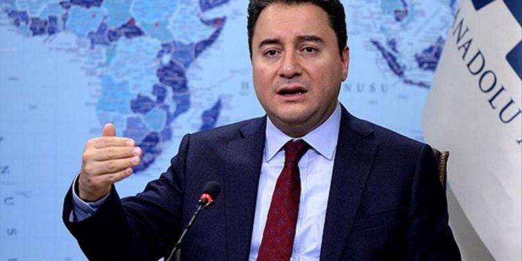 باباجان: على الحكومة ممارسة التقشف قبل تطبيقه على الشعب