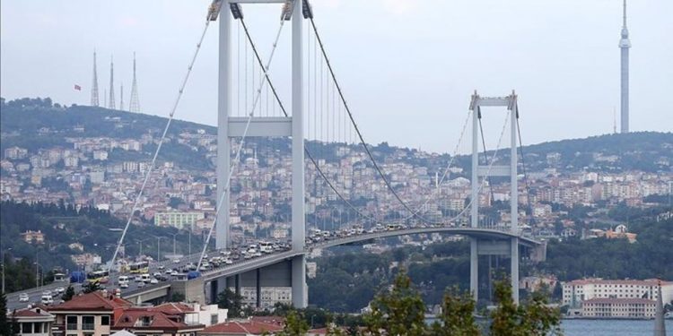 السلطات التركية ترفع رسوم عبور الجسور والطرق السريعة