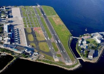 مطار تركي دولي فوق الأمواج