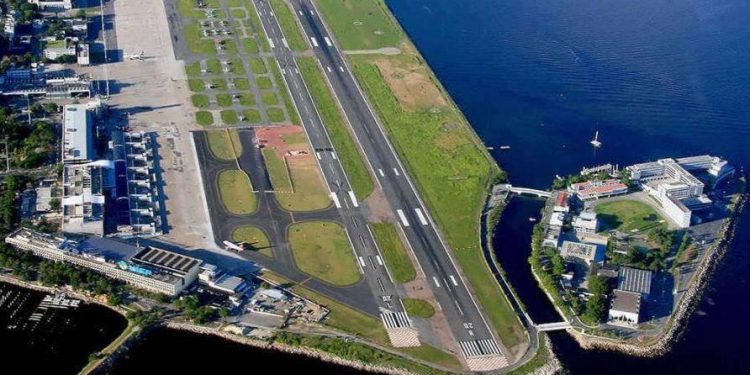 مطار تركي دولي فوق الأمواج