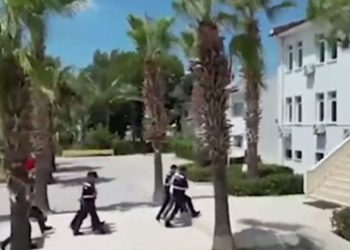 تركيا تعلن ضبط 39 من مهربي المهاجرين