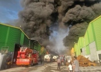 اندلاع حريق بمصنعين في أضنة