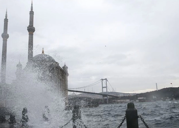  عاصفة عنيفة تضرب إسطنبول