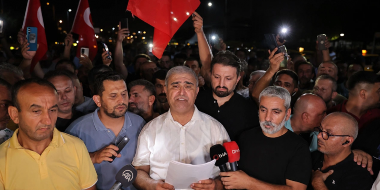 سائقو التاكسي في إسطنبول يطالبون برفع التسعيرة 100%