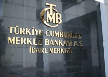 لماذا يبقي المركزي التركي سعر الدولار 26.99 ليرة؟