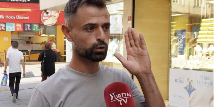 مواطن تركي يندم على التصويت لحزب العدالة والتنمية