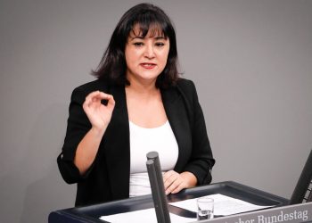 اعتقال برلمانية ألمانية لدى وصولها تركيا