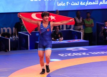 التركي ألبران بربر يفوز ببطولة العالم في المصارعة اليونانية الرومانية