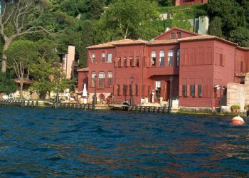 القصر الأكثر روعة على البوسفور يباع بسعر 200 مليون ليرة