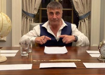 زعيم المافيا سادات بكر يعاود التغريد من جديد