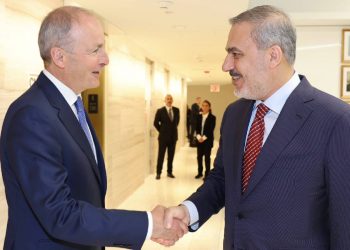 وزير الخارجية التركي يلتقي بنظيره الأيرلندي