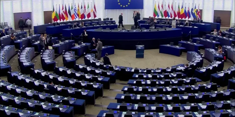 البرلمان الأوروبي: تركيا بعيدة عن عضوية الاتحاد الأوروبي