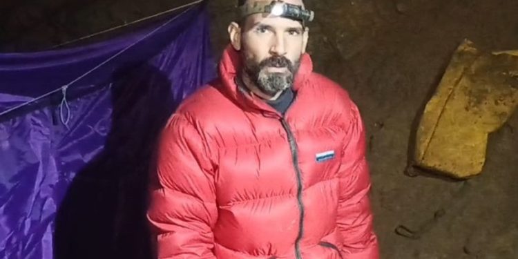 تصريحات المستكشف الأمريكي العالق داخل كهف تركي