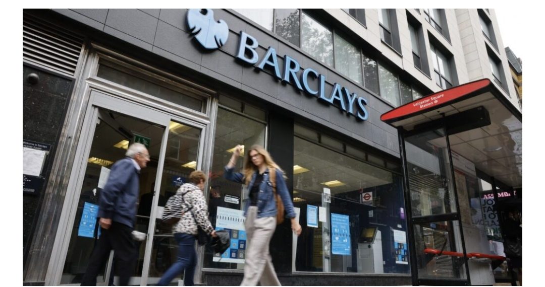 بنك بركليز الإنجليزي يرفع توقعاته لسعر الدولار أمام الليرة