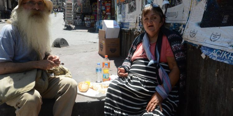 تسكين مشردي إسطنبول في دور ضيافة عامة