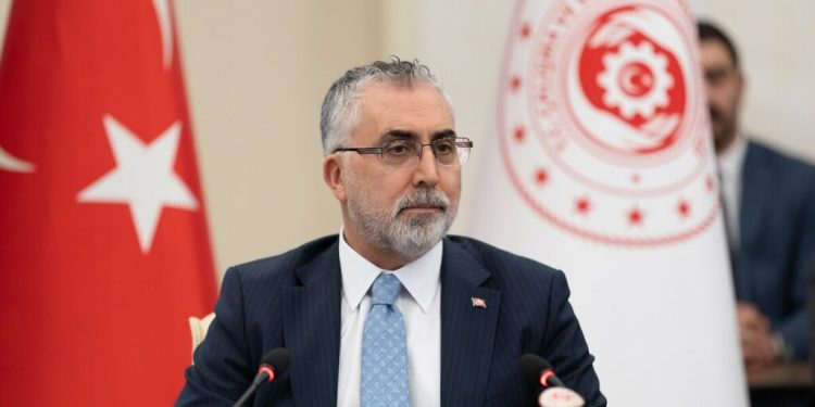 تركيا.. 33 ألف ليرة الحد الأدنى لأجور لموظفي الحكومة