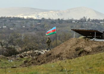 أذربيجان توقف إطلاق النار في كاراباخ وتدعو المقاتلين الأرمن لتسليم سلاحم