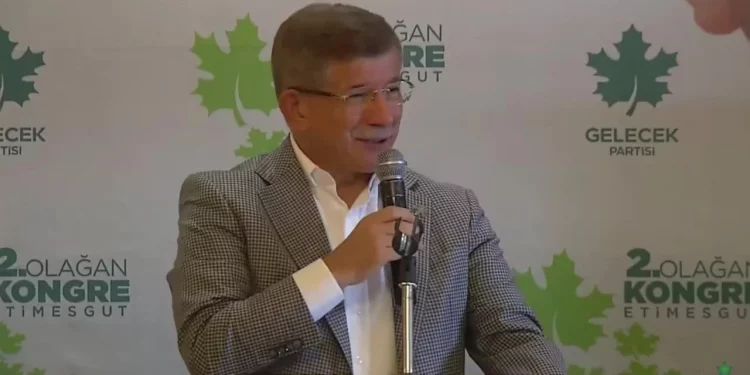 داود أوغلو: منفتحون للتحالف حتى مع الحزب الحاكم