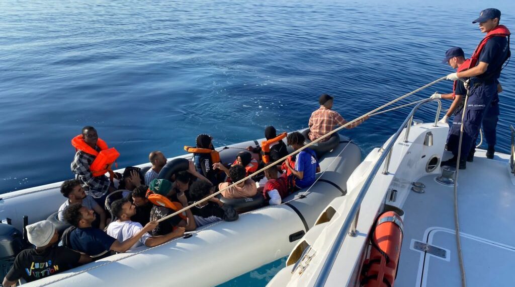 القبض على 85 من مهربي المهاجرين في تركيا