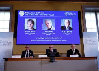 مونجي الباوندي عالم من أصل عربي يفوز بجائزة نوبل