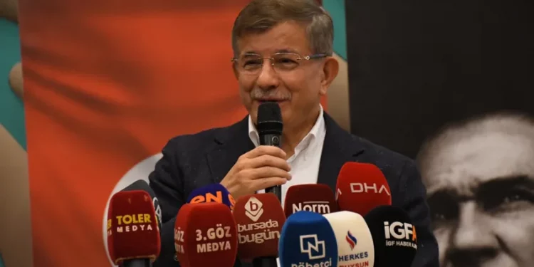 داود أوغلو: أين ذهبت دموع أردوغان على غزة؟