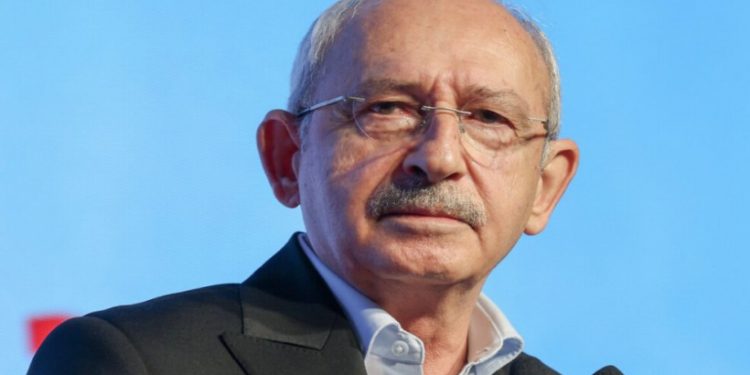 هل يفوز كيليجدار أوغلو برئاسة حزبه مجددًا؟