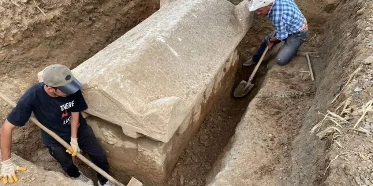 تركيا.. اكتشاف تابوت عمره 2000 عام في آيدن