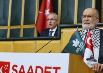 كارامولا أوغلو: على العالم الإسلامي أن يتحرك بقيادة تركيا