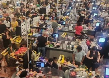 الإسرائيليون يهرعون للأسواق عقب تحذيرات الجيش