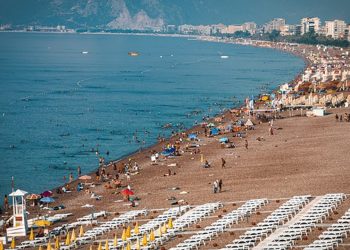 عائدات السياحة في تركيا ترتفع 13٪