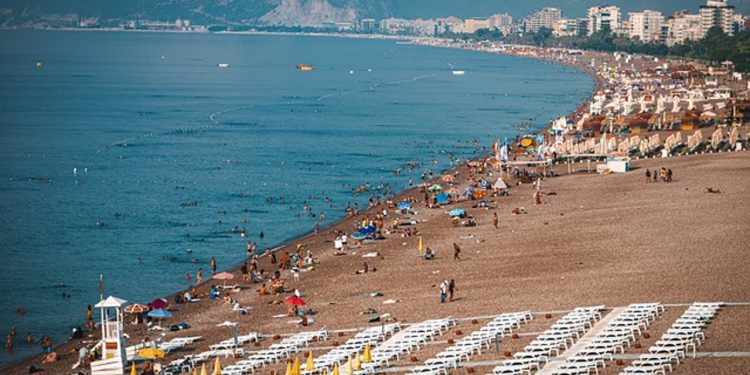 عائدات السياحة في تركيا ترتفع 13٪ 