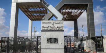 مصر: معبر رفح سيظل مفتوحا للمساعدات الإنسانية للفلسطينيين