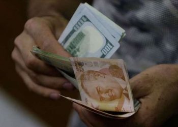 الدولار يسجل أعلى مستوياته أمام الليرة