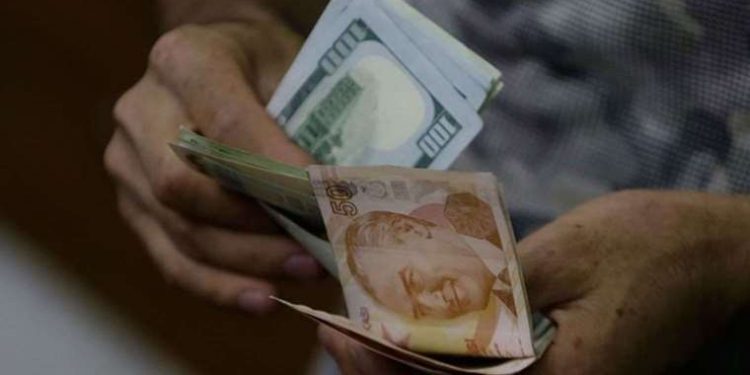 الدولار يسجل أعلى مستوياته أمام الليرة