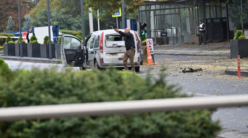 قاذفة صواريخ بموقع الهجوم الانتحاري في أنقرة