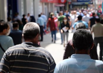 شخص من كل 3 في تركيا يشعر باليأس