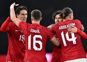 منتخب تركيا لكرة القدم يفوز على نظيره الألماني