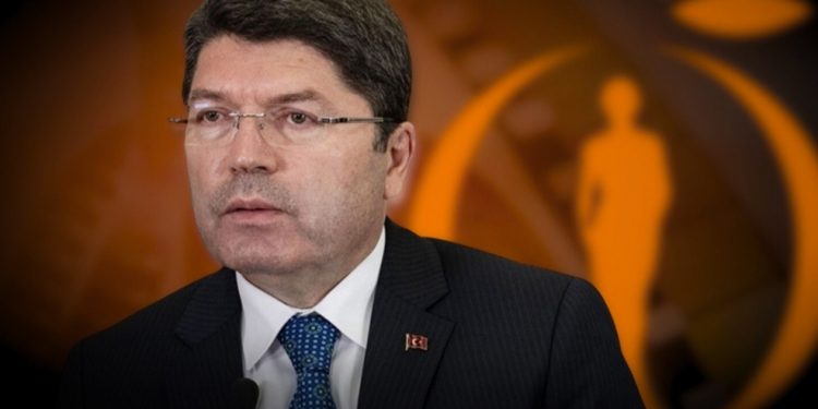 وزير يكرر مطلب أردوغان بشأن دستور تركي جديد