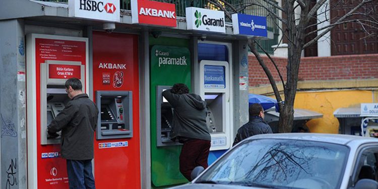 تركيا.. البنوك تعزز أرباحها مع تزايد قروض المواطنين