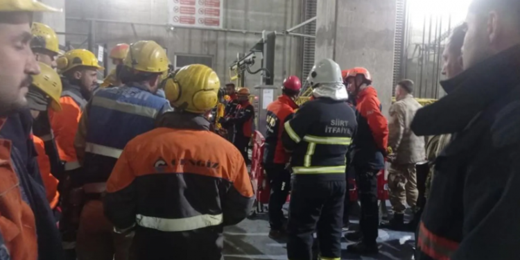 تركيا.. وفاة 3 عمال إثر انهيار منجم في ولاية سعرد