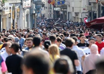 تركيا.. تراجع أعداد المقيمين الأجانب بنسبة 15%