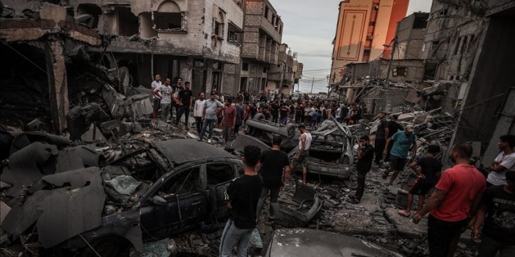 شهر على الحرب: عدد شهداء غزة يتجاوز 10 آلاف