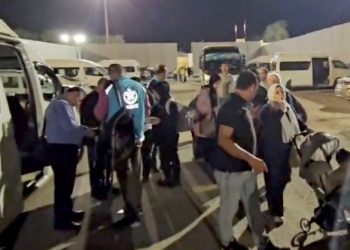 وصول 87 تركيًا وقبرصيًا إلى معبر رفح بعد إجلائهم من غزة