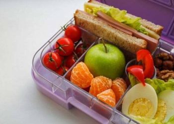 الطلاب في تركيا يفوتون وجبات طعام بسبب نقص المال