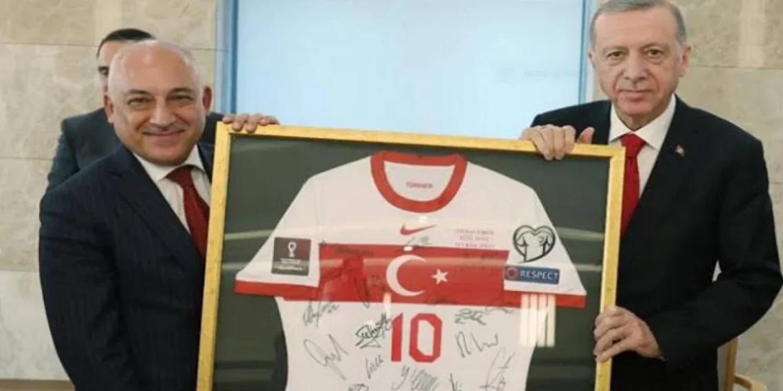 صحفي: أردوغان قرر إقالة رئيس اتحاد الكرة بسبب الأزمة السعودية