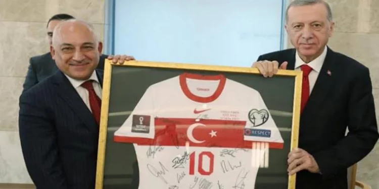 صحفي: أردوغان قرر إقالة رئيس اتحاد الكرة بسبب الأزمة السعودية