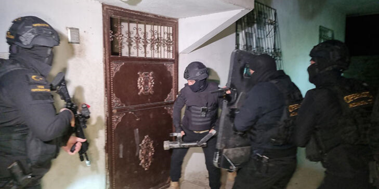 اعتقال 304 تركي بتهمة الانتماء إلى تنظيم “داعش”