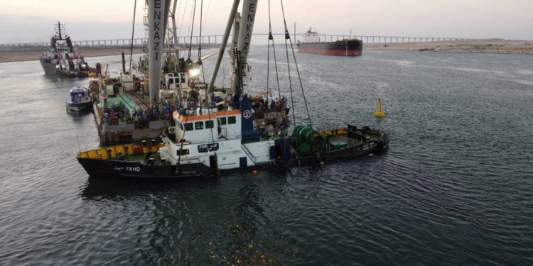 قناة السويس: حركة الملاحة لم تتاثر بعد اصطدام سفينة بجسر