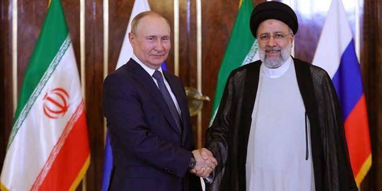 روسيا وإيران توقفان التعامل بينهما بالدولار